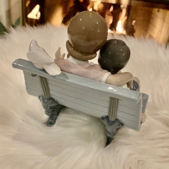 Lladro Surrounded By Love Porcelain Figurine New In Box - Picture 5 of 8